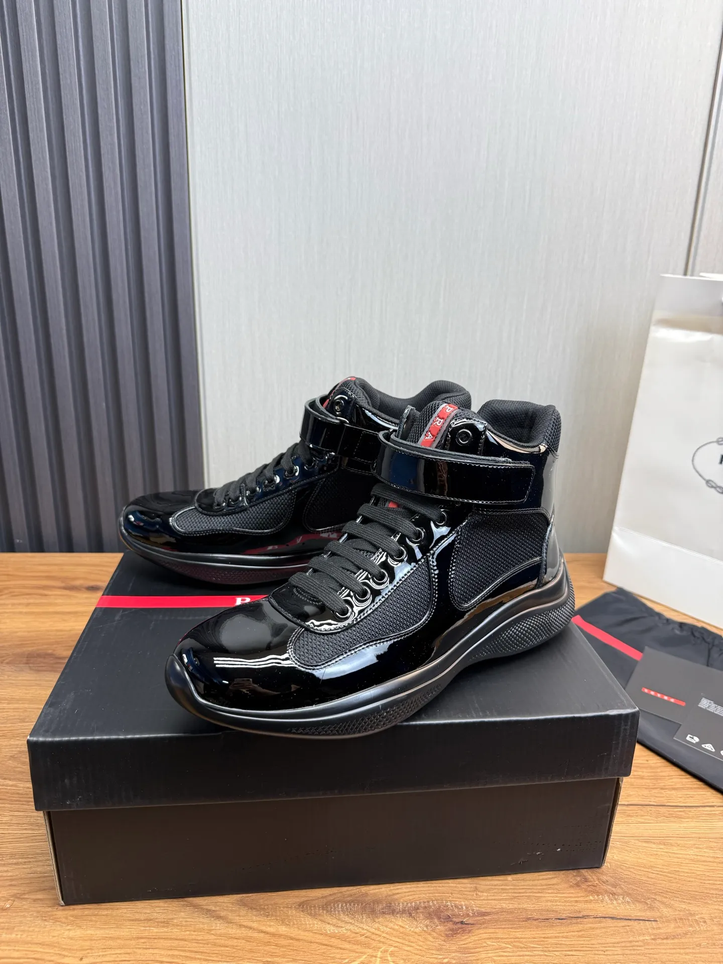 Men's shoes 700💰 [PRADA] Hot selling items🔥Must be recommended every day~~ Official website synchronized, 1:1 high quality shipments✔️ Imported cowhide fabric.+ cowhide lining, original bottom, high-end airplane box packaging🎁 38-45 (38.45 custom-made, non-refundable)